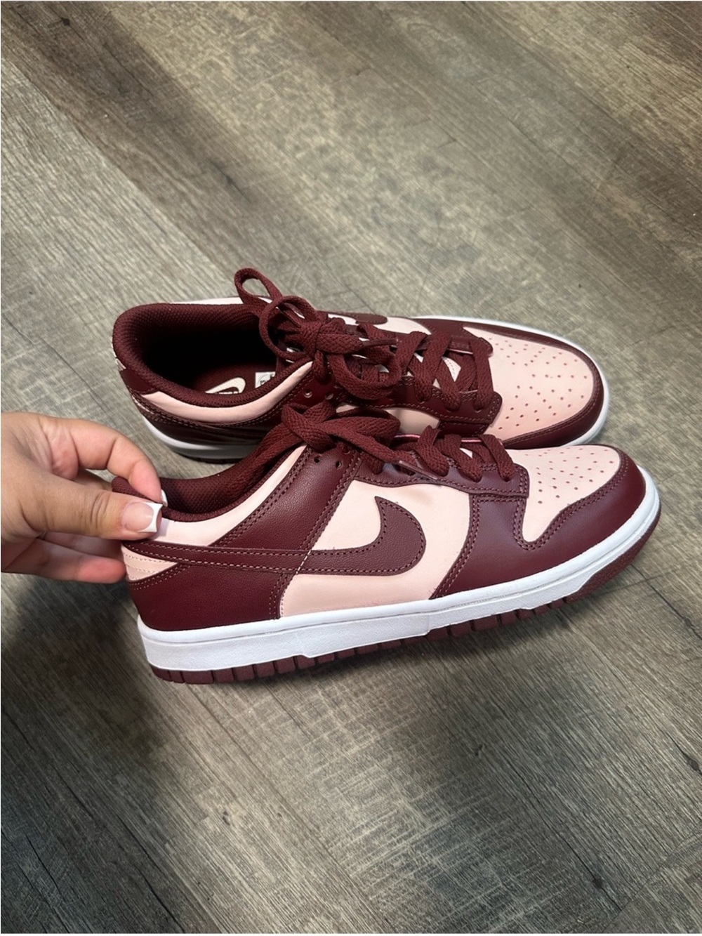 Nike Women Low-Top Sneakers in Maroon and Light Pink